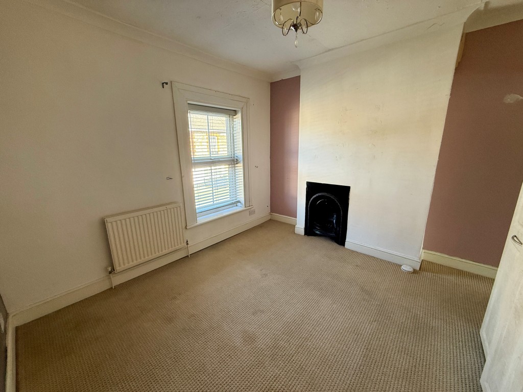 Lot: 89 - MID-TERRACE HOUSE FOR REFURBISHMENT - Bedroom one